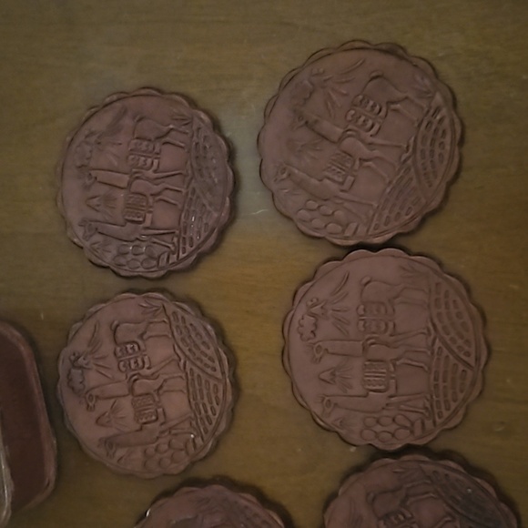 VTG Set of Six Peruvian Camel Hand Tooled Leather Scallop Coaster Set - Picture 4 of 8